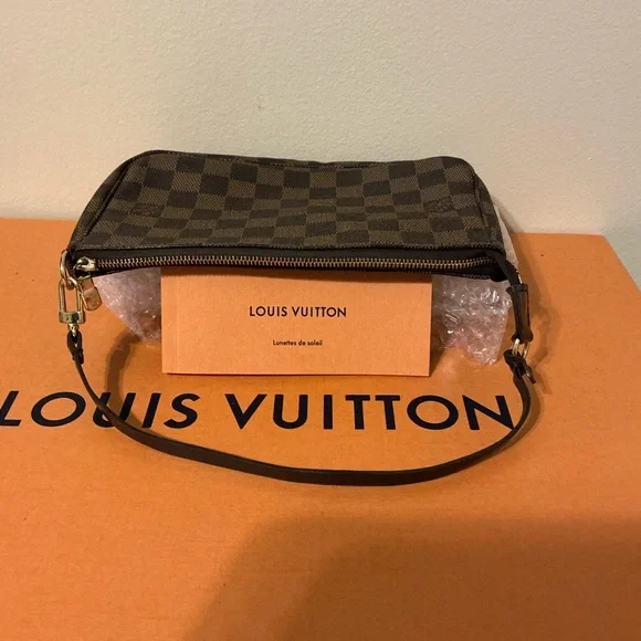 Louis Vuitton Pochette Accessories in Damier Ebene - Picture 5 of 12